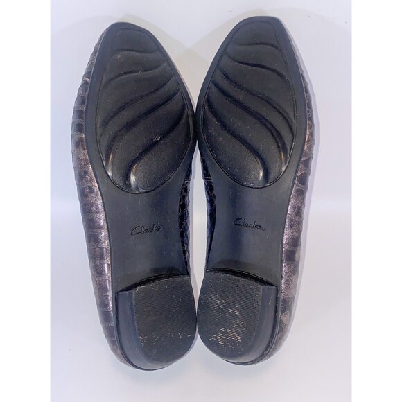 Clarks Leather Snake Embossed Loafers Size 7 Bronze Flats Comfort Classic Shoes - Picture 8 of 9